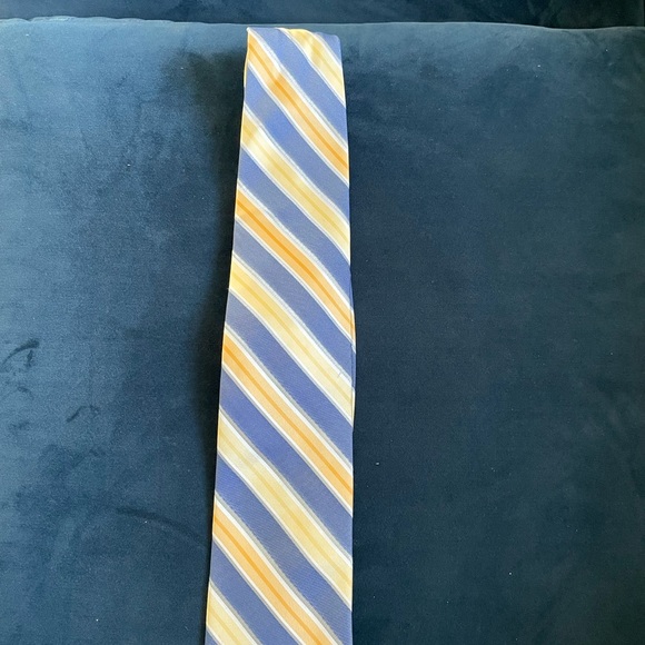 Beautiful Tie great for graduation or Father’s Day - Picture 4 of 4